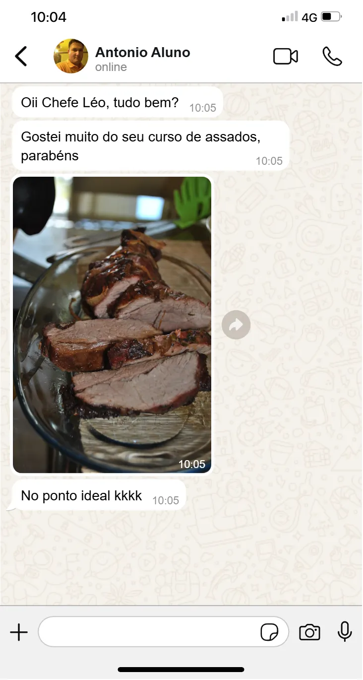 Mensagem publicada por aluno elogiando o curso de assados e enviando uma foto do preparo